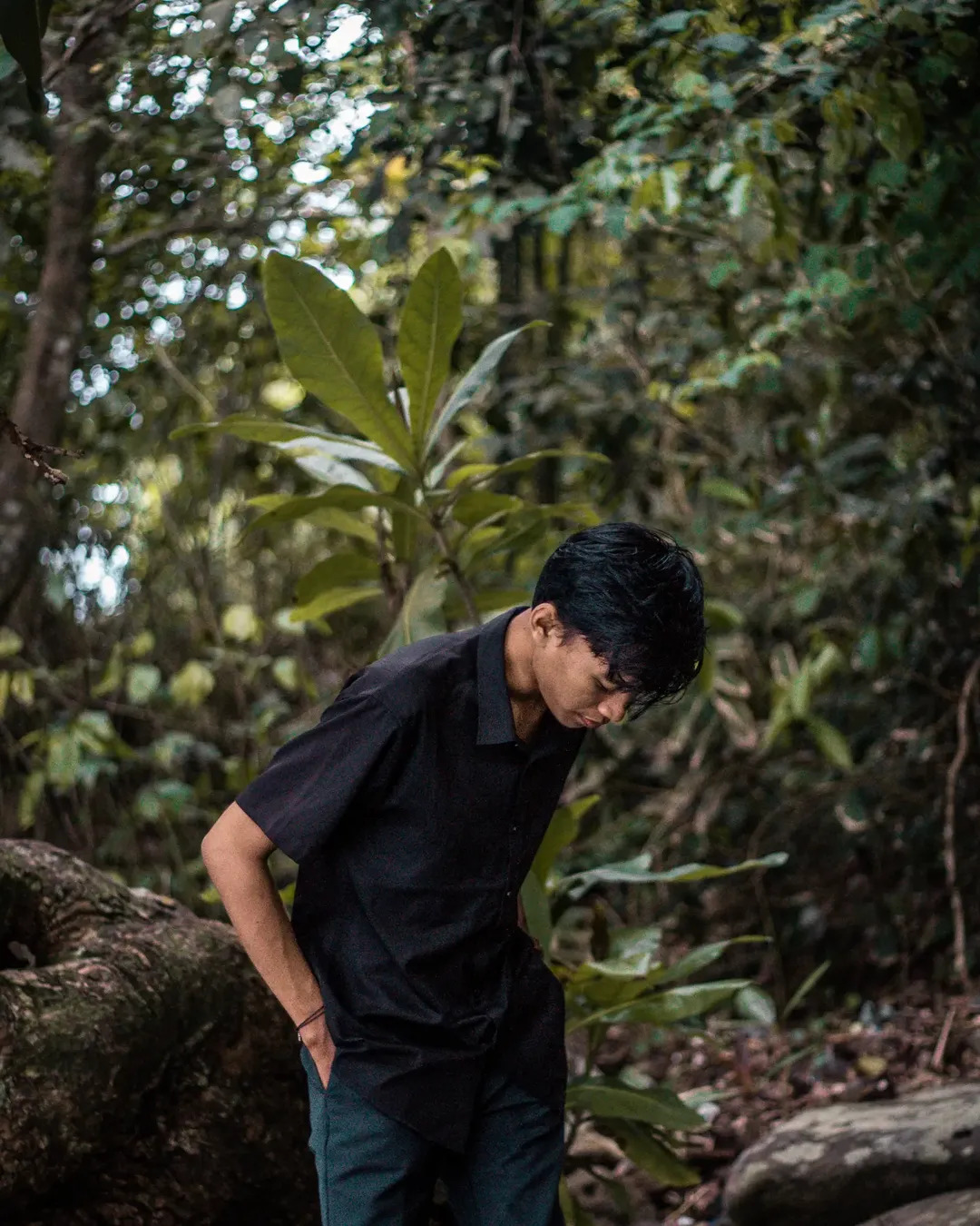 Foto portrait Gusti Swandana dengan nuansa sinematik di alam